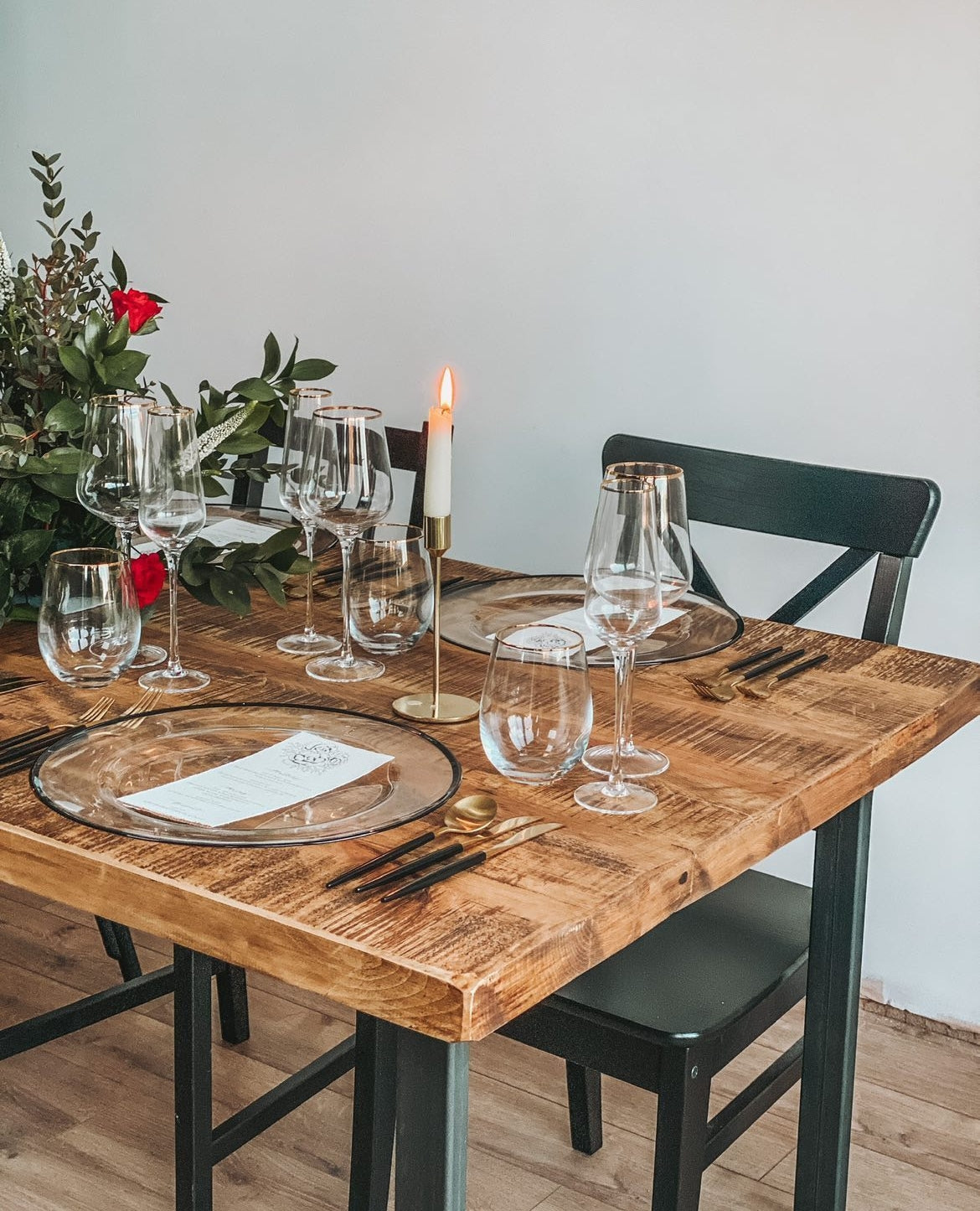 How to choose the perfect dining table for Christmas Dinner